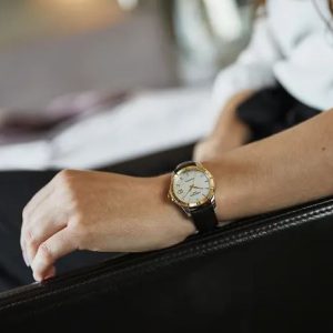 ساعت سوئیسی زنانه بند چرمی با قاب طلای 18 عیار
